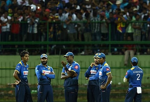 இலங்கை கிரிக்கெட் அணி இந்தியா புறப்பட அந்நாட்டு விளையாட்டு மந்திரி திடீர் தடை?