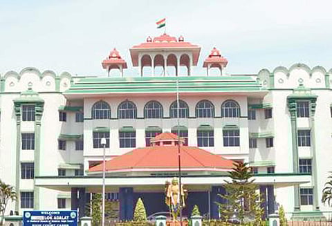 ஒகி புயல்: பேரிடராக அறிவிப்பது பற்றி மத்திய, மாநில அரசுகள் பதிலளிக்க உயர் நீதிமன்ற கிளை உத்தரவு