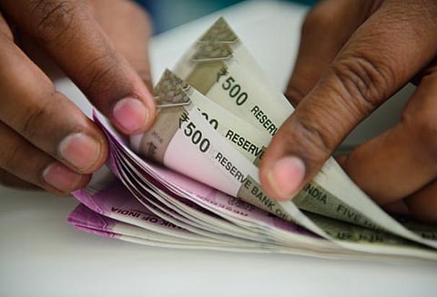 ஆர்.கே.நகர் தொகுதியில் வாகன சோதனையில் ரூ.2 லட்சம் சிக்கியது