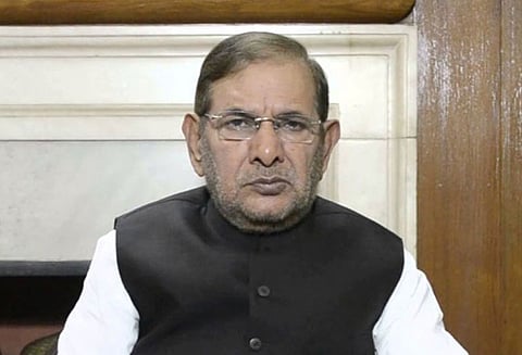 தகுதி நீக்கம் எதிர்த்து சரத் யாதவ், டெல்லி ஐகோர்ட்டில் வழக்கு