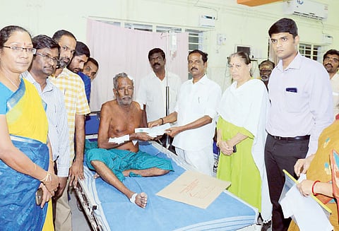 திருச்செந்தூர் சுப்பிரமணிய சுவாமி கோவில் கிரிப்பிரகார மண்டபம் முழுவதையும் இடித்து விட்டு புதிதாக கட்டப்படும்