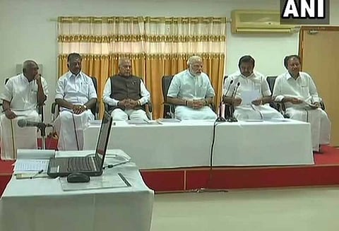 ஓகி புயல் பாதிப்பு கன்னியாகுமரியில் பிரதமர் மோடி தலைமையில் ஆலோசனை கூட்டம்