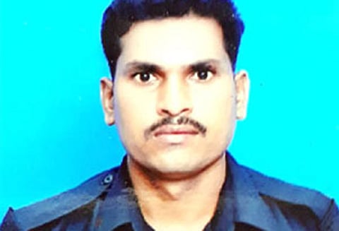 தோகைமலை ராணுவ வீரர் உடலை மீட்பதில் சிக்கல் பனிப்பொழிவால் ஹெலிகாப்டர் தரையிறங்க முடியவில்லை