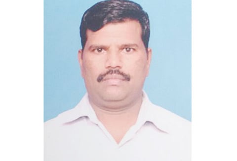 பஸ் சக்கரத்தில் சிக்கி முன்னாள் ராணுவவீரர் பலி