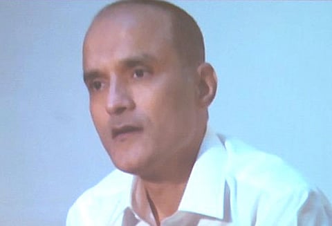 குல்பூஷண் ஜாதவுக்கு உடனடியாக மரண தண்டனை நிறைவேற்றம் இல்லை: பாகிஸ்தான் விளக்கம்