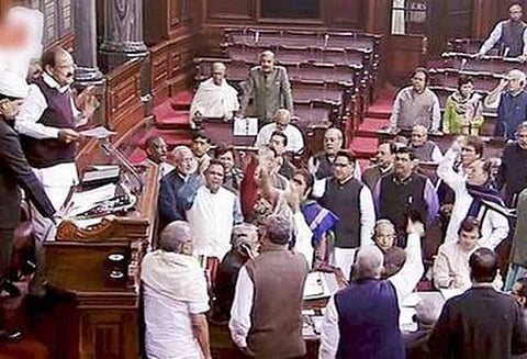 பிரதமர் மன்னிப்பு கேட்க கோரி பாராளுமன்றத்தில் 5-வது நாளாக காங்கிரஸ் போராட்டம்
