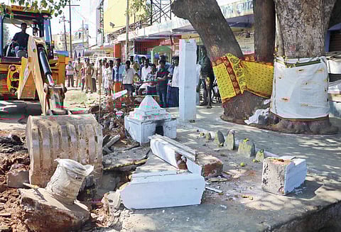 சேலம் அம்மாபேட்டையில் சாலையோர ஆக்கிரமிப்புகள் அகற்றம்