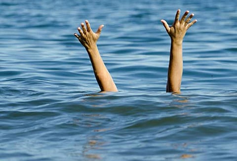 ஆம்பூர் அருகே பாலாற்றில் மூழ்கி 6-ம் வகுப்பு மாணவன் பலி