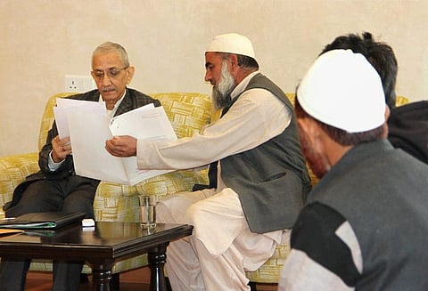 காஷ்மீர் விவகாரம் தொடர்பான மத்திய அரசு பிரதிநிதியிடம் யார் வேண்டுமென்றாலும் பேசலாம் - மந்திரி