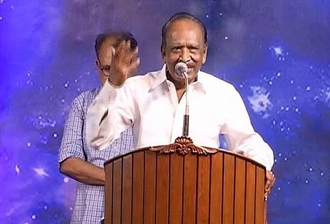 ரஜினியின் அறிவிப்பை எதிர்பார்த்து காத்திருக்கிறேன் - இயக்குநர் மகேந்திரன் பேச்சு