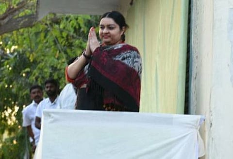 சென்னையில் ஜெ.தீபா அலுவலகம் மீது நள்ளிரவில் மர்ம நபர்கள் தாக்குதல்! போலீஸ் விசாரணை