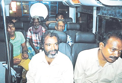 இலங்கையில் இருந்து விடுதலையான தமிழக மீனவர்கள் 20 பேர் காரைக்கால் வந்தனர்