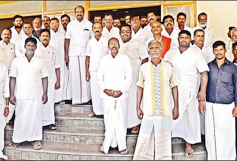 நாட்டுப்படகு மீனவர்களின் வலைகள் சேதமடைவதால் விசைப்படகுகளை அனுமதிக்க கூடாது