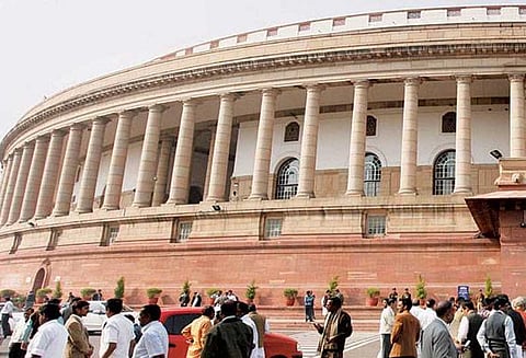 பாஜக எம்பிக்கள் அனைவரும் இன்று மற்றும் நாளை மக்களவை, மாநிலங்களவைக்கு வர உத்தரவு