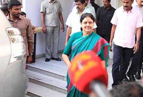 ஜெயலலிதா மரணம் : ஆறுமுகசாமி விசாரணை ஆணையத்தில் சசிகலா ஆஜராகமாட்டார்!