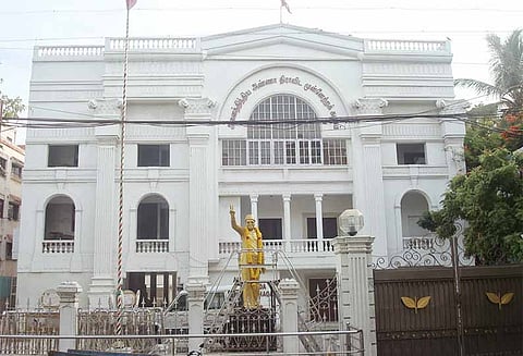 டிடிவி தினகரன் ஆதரவாளர்கள் 9 பேர் அ.தி.மு.க பொறுப்புகளில் இருந்து நீக்கம்