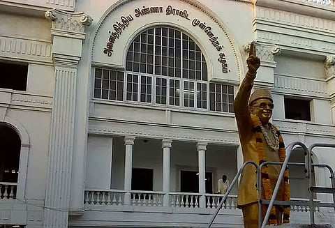 பரபரப்பான அரசியல் சூழலில் இன்று அதிமுக எம்.எல்.ஏக்கள் கூட்டம்