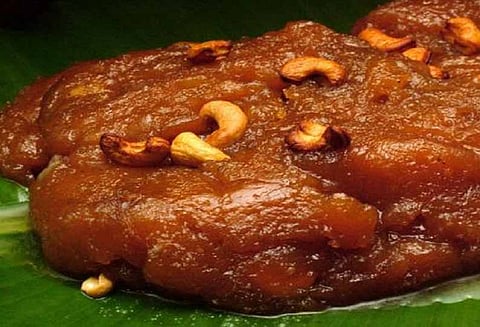 ரூ.10 ஆயிரம் தருவதாக கூறி ரூ.20 டோக்கனை வாங்கி கொண்டு அல்வா கொடுத்த கொடுமை