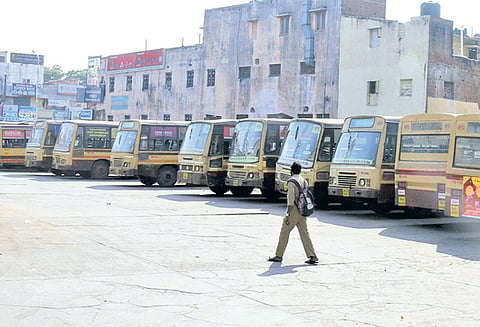 தமிழகத்தில் அரசுப்போக்குவரத்துக்கழக தொழிலாளர்களின் வேலை நிறுத்தம் 3-ஆவது நாளாக நீடிப்பு