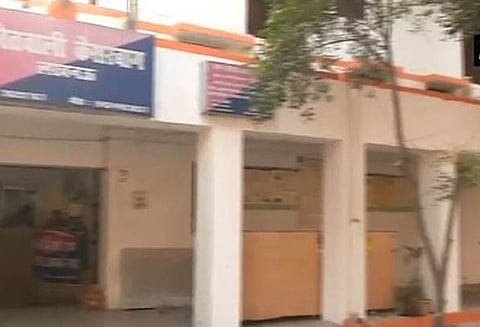 உத்தர பிரதேசத்தில் காவல் நிலையத்துக்கும் காவி வர்ணம் பூச்சு!