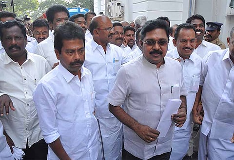 தகுதி நீக்கப்பட்ட தினகரன் ஆதரவு எம்.எல்.ஏக்களுக்கு அனுமதி மறுப்பு தினகரனுக்கு 148 எண் இருக்கை