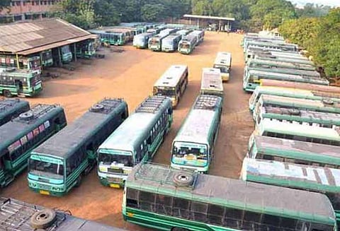 5-வது நாளாக பஸ் ஸ்டிரைக் : விளக்கம் கேட்டு 1 லட்சம் போக்குவரத்து ஊழியர்களுக்கு நோட்டீஸ்