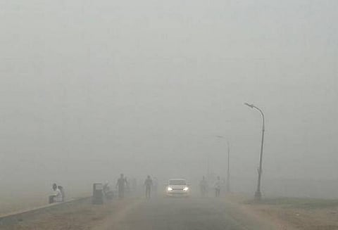 போகி கொண்டாட்டத்தால் கடும் புகை மூட்டம்: ரயில், விமான போக்குவரத்து பாதிப்பு