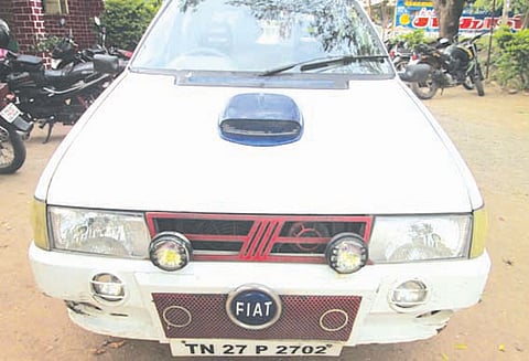 ஒரு கோடி ரூபாய் செல்லாத 500, 1000 நோட்டுகள் பறிமுதல் 4 பேர் கைது