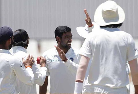 2வது டெஸ்ட் இரண்டாவது நாள் தென் ஆப்பிரிக்கா 335 ரன்களுக்கு ஆல் அவுட்