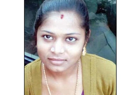 குடும்பத்தகராறில் புதுப்பெண் தூக்குப்போட்டு தற்கொலை உதவி கலெக்டர் விசாரணை