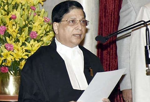 சுப்ரீம் கோர்ட்டு தலைமை நீதிபதி தீபக் மிஸ்ரா 4 நீதிபதிகளிடம் சமரச பேச்சு