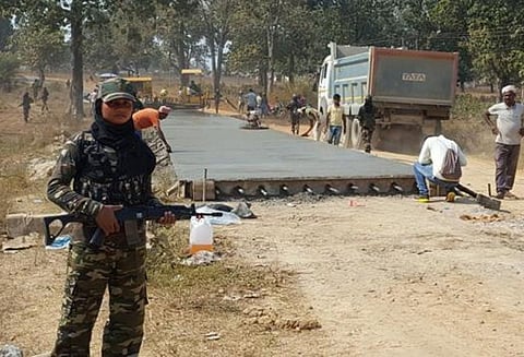 மாவோயிஸ்ட் ஆதிக்கம் நிறைந்த பகுதியில் சாலை பாதுகாப்பிற்கு பெண் கமாண்டோக்கள்!