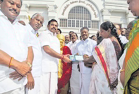 எம்.ஜி.ஆர். பிறந்தநாள் விழாவில் ரூ.6 லட்சத்து 80 ஆயிரம் நிதிஉதவி