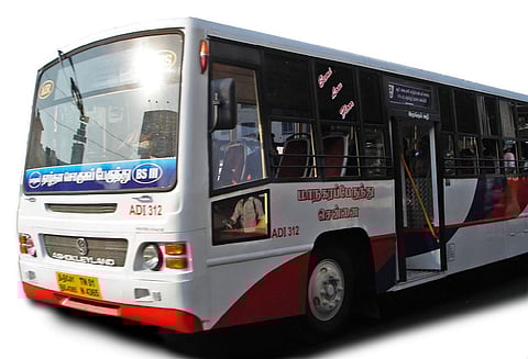 கட்டண உயர்வுக்கு எதிர்ப்பு: பஸ் டிரைவர்-கண்டக்டர்களுடன் பயணிகள் வாக்குவாதம்