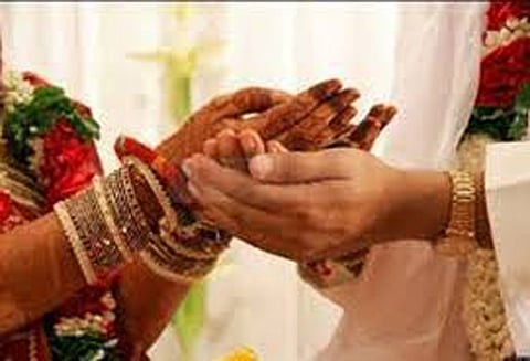 காதலனின் திருமணத்தை தடுத்து நிறுத்திய பட்டதாரி பெண் சென்னையில் பரபரப்பு சம்பவம்