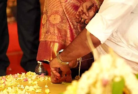 திருவள்ளூர் அருகே திருமண நேரத்தில் மாப்பிள்ளை ஓட்டம்? மணமகள் வீட்டார் அதிர்ச்சி