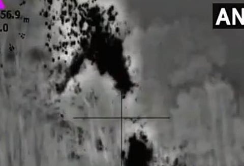 இந்திய ராணுவ பதிலடியில் எல்லையில் பாகிஸ்தான் நிலைகள், வெடிப்பொருள் கிடங்கு அழிப்பு