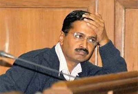 ஆம் ஆத்மி எம்.எல்.ஏ.க்கள் தகுதி நீக்கத்துக்கு யஷ்வந்த் சின்கா, சத்ருகன் சின்கா கண்டனம்