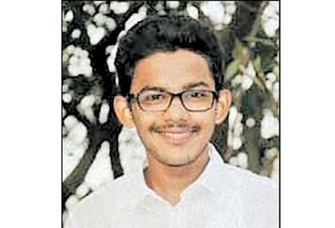 ஓடும் ரெயிலில் ஏற முயன்று கீழே விழுந்த மராத்தி நடிகர் பிரபுல் பலேராவ் பலி