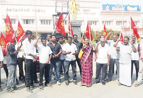 பஸ் கட்டண உயர்வை கண்டித்து இளைஞர் காங்கிரசார், நாம் தமிழர் கட்சியினர் ஆர்ப்பாட்டம்