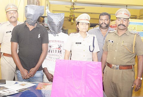 வழிப்பறியில் ஈடுபட்ட 2 பேர் கைது