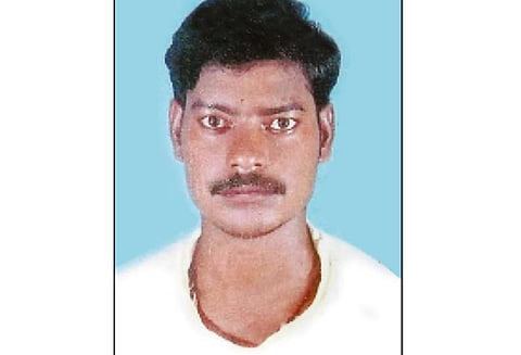 மீனவர்கள் வலையில் சிக்கிய ஆண் உடல் அடையாளம் தெரிந்தது உத்தரபிரதேசத்தை சேர்ந்தவர்