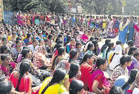 பள்ளிக்கூடம், கல்லூரி மாணவர்களுக்கு இலவச பஸ் பாஸ் வழங்குவது நீடிக்கும்