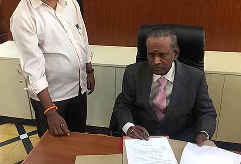 ஜெயலலிதாவின் செயலாளர்களாக பணியாற்றிய 4 ஐ.ஏ.எஸ் அதிகாரிகளுக்கு சம்மன்