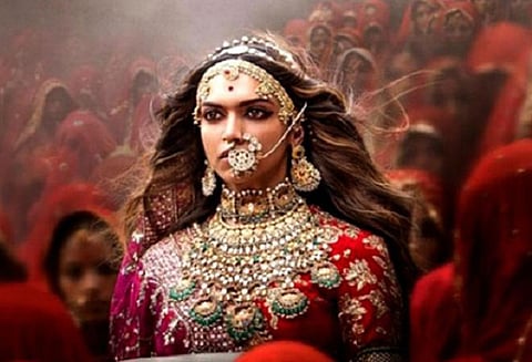 4 மாநிலங்களை தவிர நாடு முழுவதும் கடும் எதிர்ப்பையும் மீறி ‘பத்மாவத்’ படம் வெளியானது