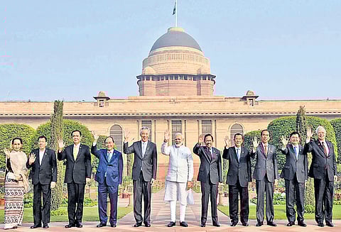 இந்தியா வந்துள்ள ஆசியான் நாட்டு தலைவர்களுடன் பிரதமர் மோடி பேச்சுவார்த்தை