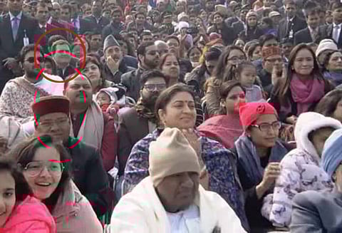 மத்திய வரிசையில் அமர்ந்து குடியரசு தின அணிவகுப்பு நிகழ்ச்சிகளை கண்டு களித்த ராகுல் காந்தி