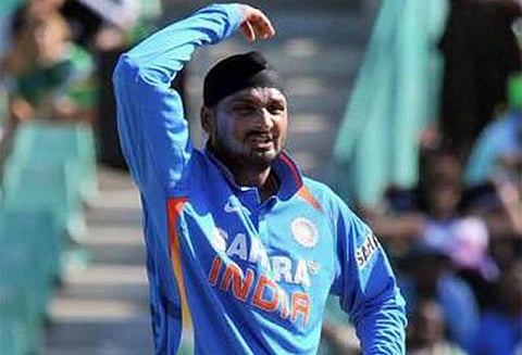 உங்ககூட கிரிக்கெட் ஆட போறது ரொம்ப சந்தோஷம் தமிழில் டுவிட் செய்த ஹர்பஜன் சிங்