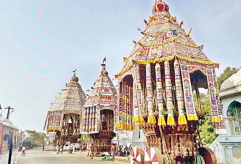 30-ந் தேதி தேரோட்டம் தயார் நிலையில் திருவிடைமருதூர் மகாலிங்கசாமி கோவில் தேர்கள்