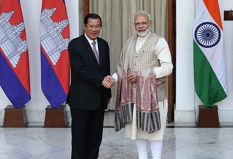 கம்போடியா பிரதமருடன் மோடி பேச்சுவார்த்தை 4 ஒப்பந்தங்கள் கையெழுத்து
